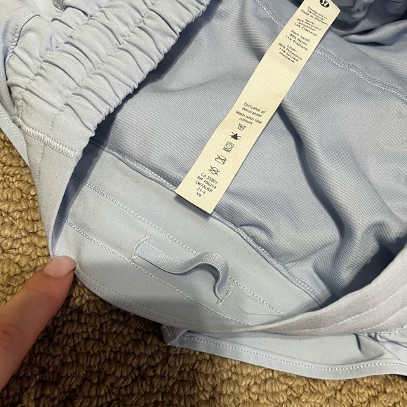 Lululemon | Hotty Hot Low-Rise Lined Short 2.5" Inseam in Powder Blue - Picture 11 of 16